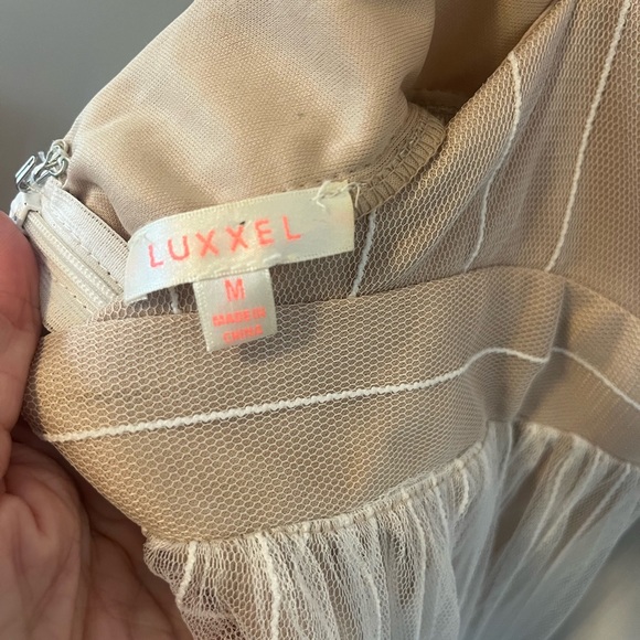 Tan and white adjustable straps - Picture 2 of 4